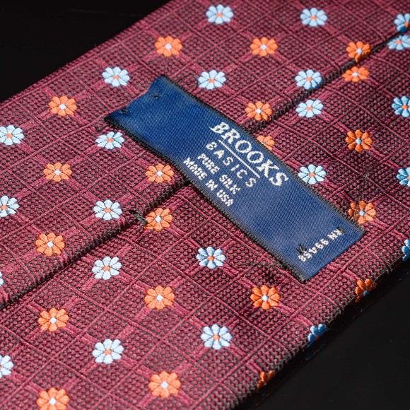 Brooks Brothers 100% Silk Tie Burgundy Orange Neat Men's Designer Necktie USA - Picture 4 of 5